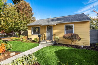 8102 13th Ave SW in Seattle, WA - Building Photo - Building Photo