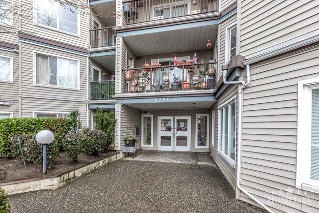 5765 Glover Rd in Langley, BC - Building Photo - Building Photo