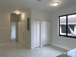 211 NW 7th Ct-Unit -A in Hallandale Beach, FL - Building Photo - Building Photo