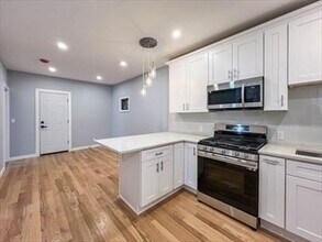 22-24-24 Shelby St, Unit 3 in Boston, MA - Building Photo - Building Photo