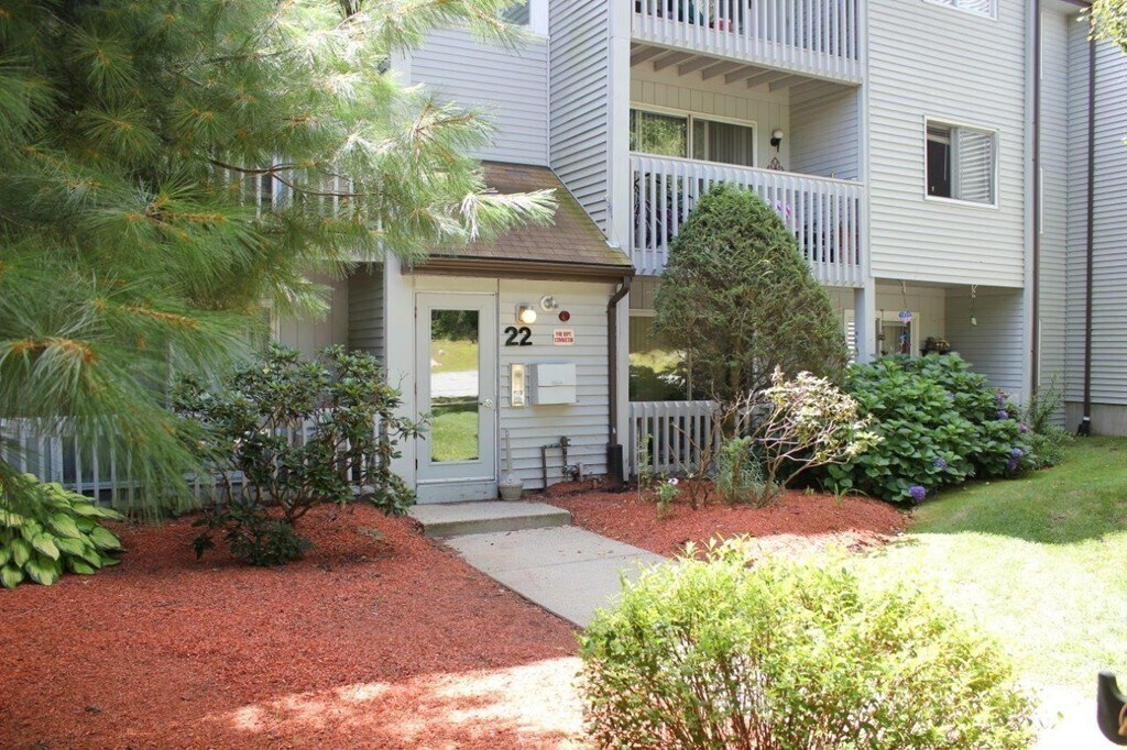 2209 Franklin Crossing Rd in Franklin, MA - Building Photo