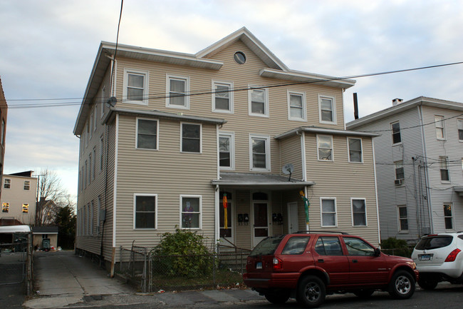 134 George St in Bridgeport, CT - Foto de edificio - Building Photo