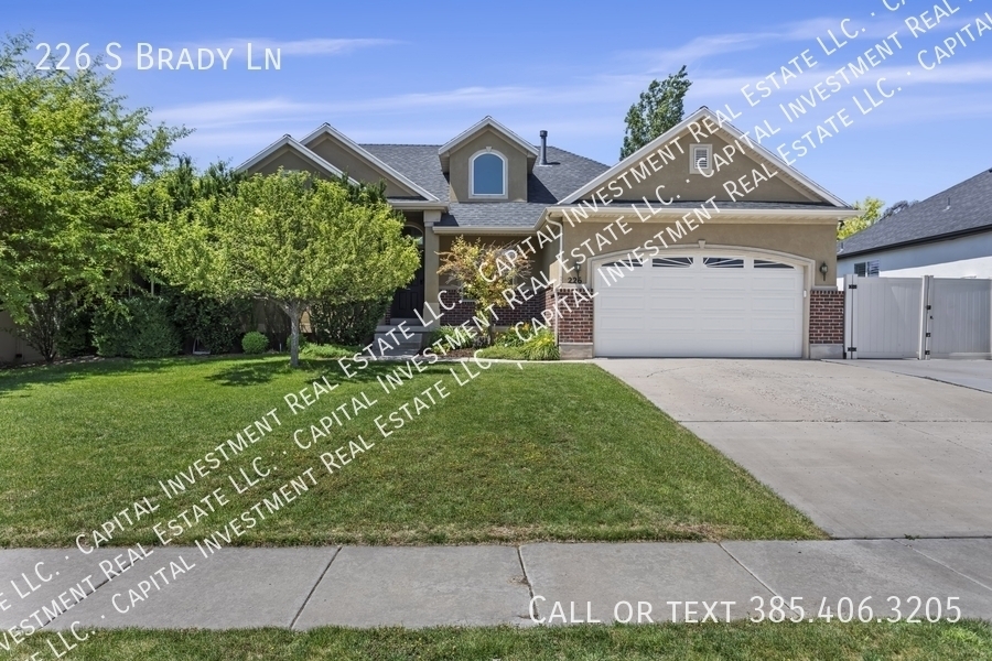 226 S Brady Ln in Kaysville, UT - Building Photo