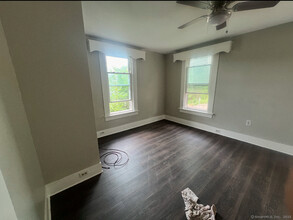 482 West St in Bristol, CT - Building Photo - Building Photo