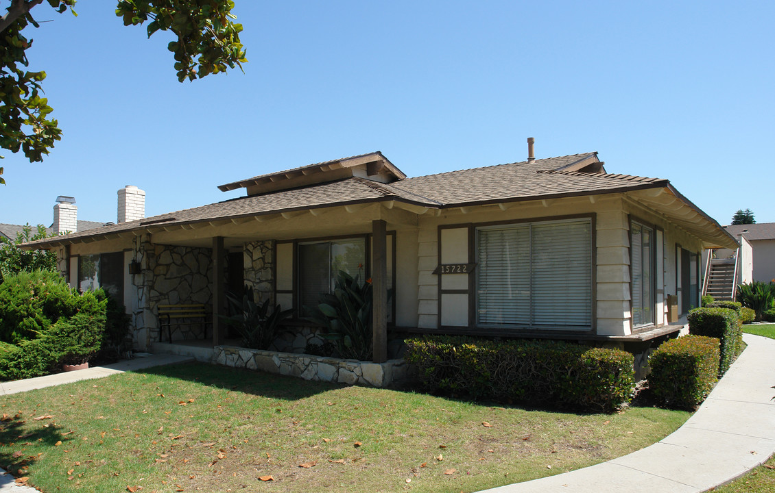 15722 Graham St in Huntington Beach, CA - Building Photo