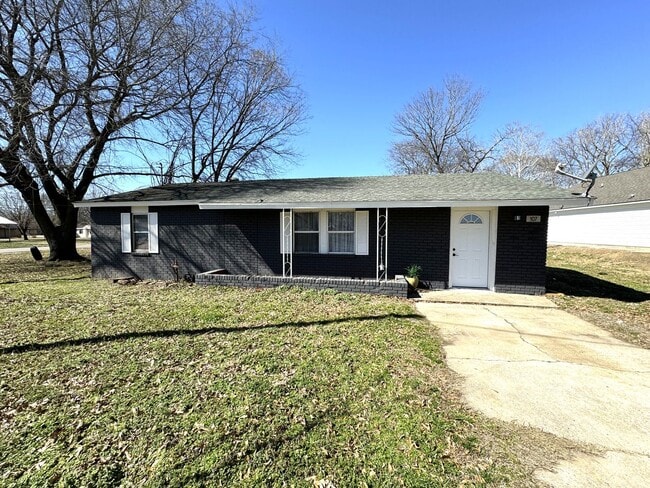 property at 107 N Oak St