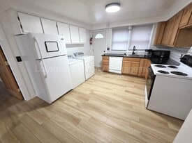 822 W Main St in Kalamazoo, MI - Building Photo