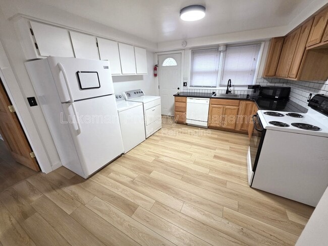 property at 822 W Main St