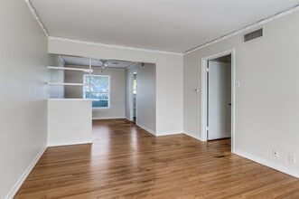 3227 San Vicente Ave in Dallas, TX - Building Photo - Building Photo