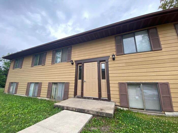 332 Friendship St in Iowa City, IA - Building Photo