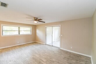 5011 Bedford Forest Dr in Jacksonville, FL - Building Photo - Building Photo