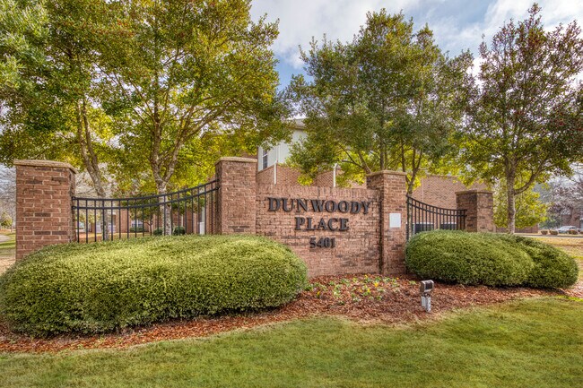 Dunwoody Place in Huntsville, AL - Building Photo - Building Photo