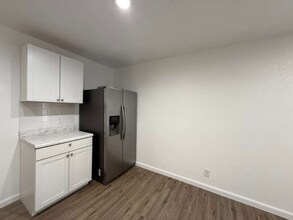 5747 Hawaiian Sun Dr in San Antonio, TX - Foto de edificio - Building Photo