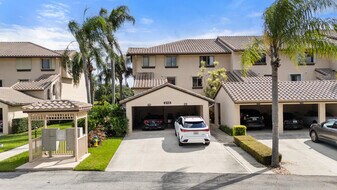 210 Captains Walk in Delray Beach, FL - Building Photo