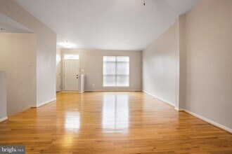 13008 Shamrock Glen Dr in Germantown, MD - Building Photo - Building Photo