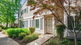 142 Village Ct in Vacaville, CA - Building Photo