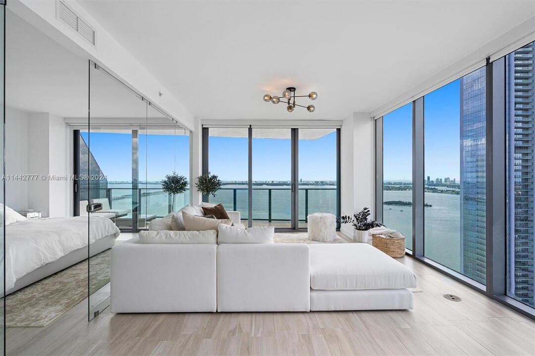 460 NE 28th St, Unit Icon Bay Condo Unit 3508 in Miami, FL - Foto de edificio