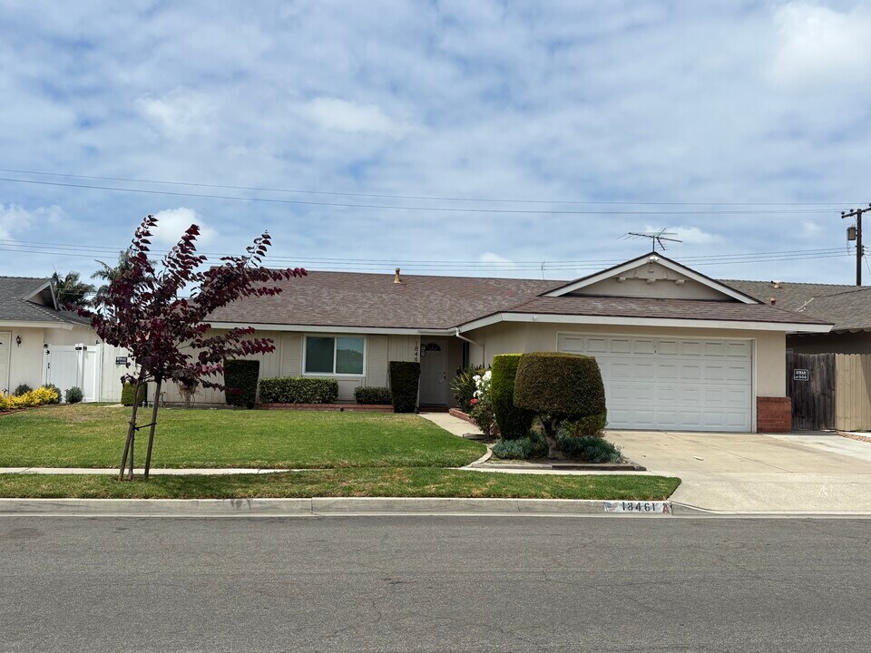 18461 Linden St in Fountain Valley, CA - Building Photo