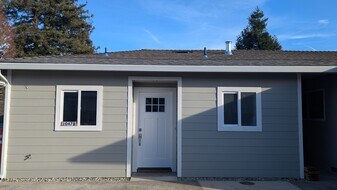 1047 Brommer St, Unit 1047B in Santa Cruz, CA - Building Photo