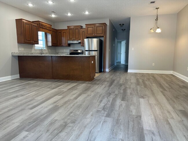 402 Club Villa Court in Kathleen, GA - Building Photo - Building Photo