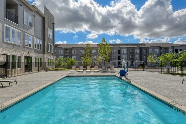 Sunstone Apartments in San Antonio, TX - Building Photo - Building Photo