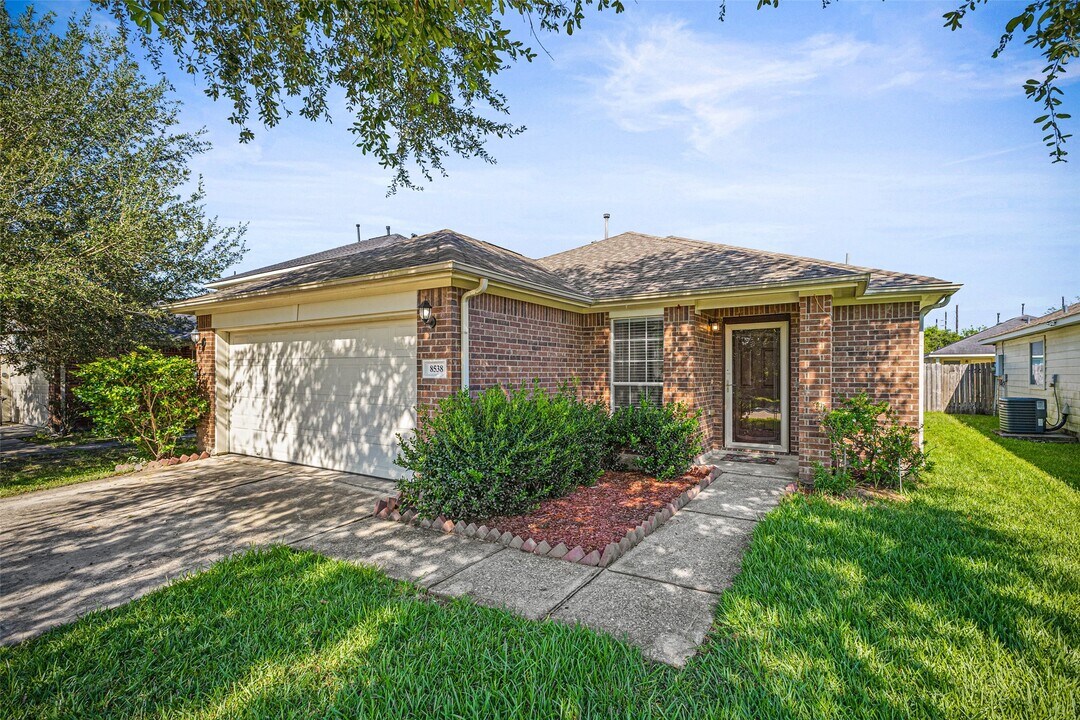 8538 Doskocil Dr in Houston, TX - Building Photo