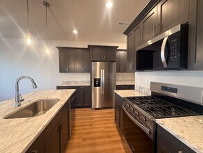 348 SE Shetterly Dr in Dallas, OR - Building Photo - Building Photo