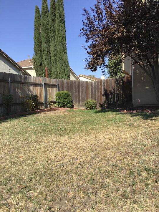 2109 Buck River St in Yuba City, CA - Building Photo