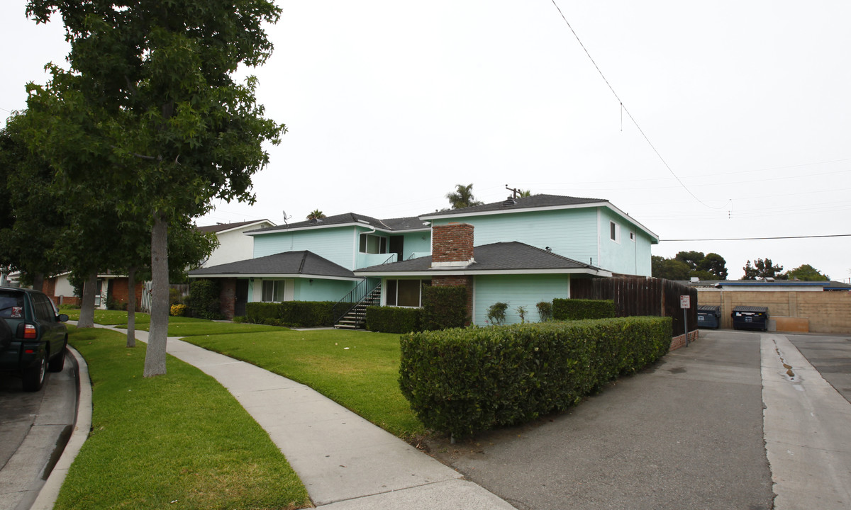 13552 Arizona St in Westminster, CA - Building Photo