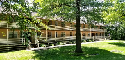 Corby Grove Apartments in St. Joseph, MO - Building Photo - Building Photo