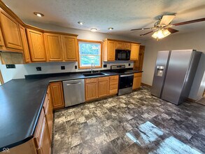 902 E Bunker Hill Rd in Mooresville, IN - Building Photo - Building Photo