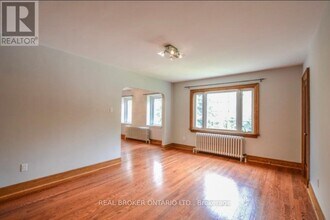 6 Oriole Crescent in Toronto, ON - Building Photo - Building Photo