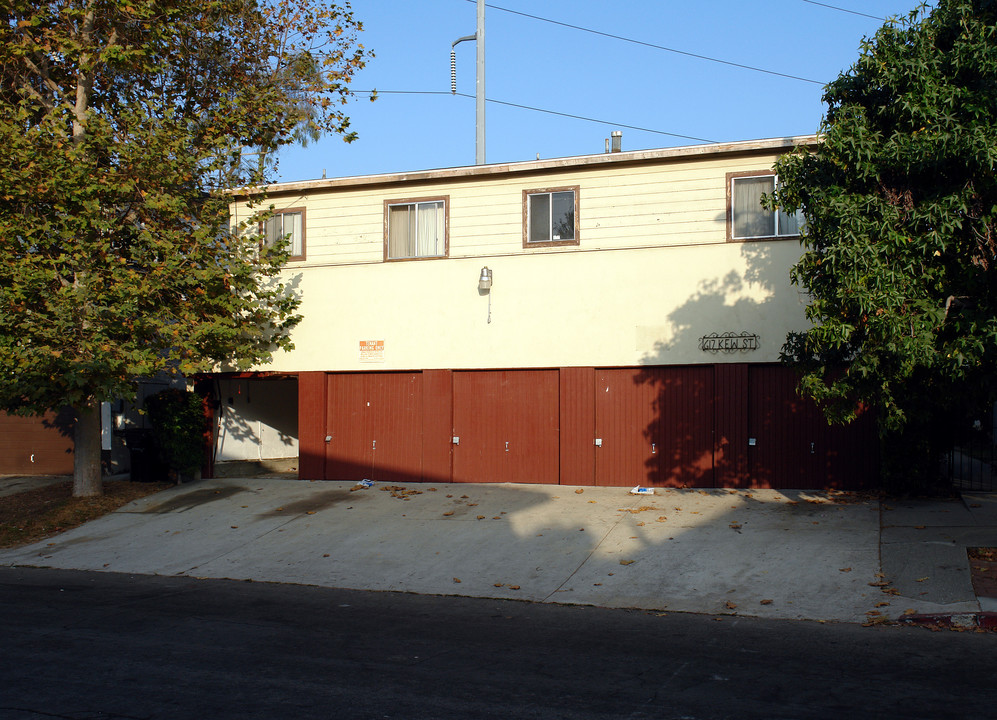 617 Kew St in Inglewood, CA - Foto de edificio