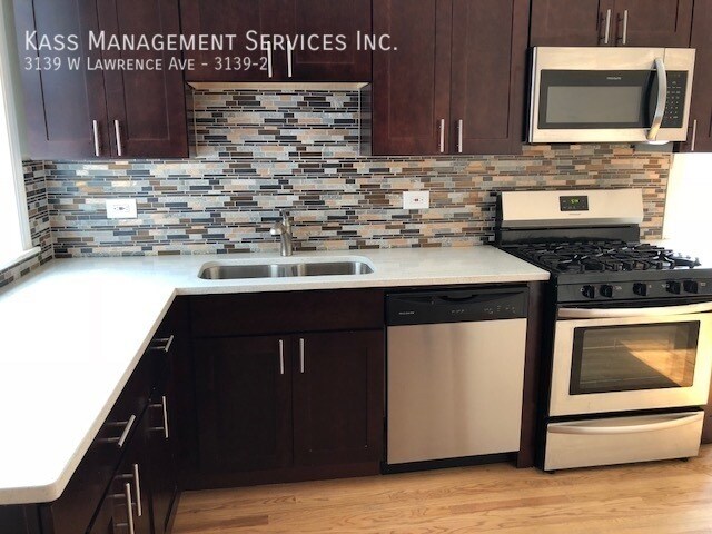 3139 W Lawrence Ave in Chicago, IL - Building Photo