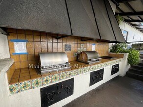 500 Glenwood Cir in Monterey, CA - Foto de edificio - Building Photo