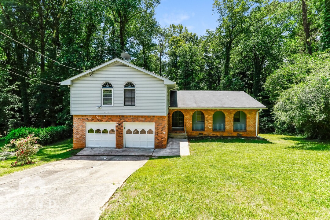 3036 Blue Grass Ln in Decatur, GA - Building Photo