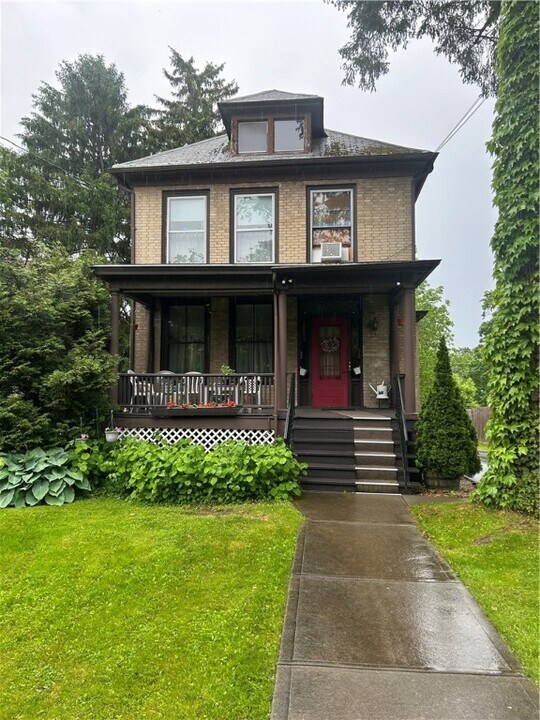 32 Lake Ave in Auburn, NY - Building Photo