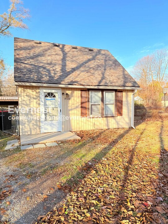 19148 Hilton Dr in Southfield, MI - Building Photo