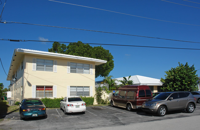 Lanai 19 Apartments in Oakland Park, FL - Foto de edificio - Building Photo