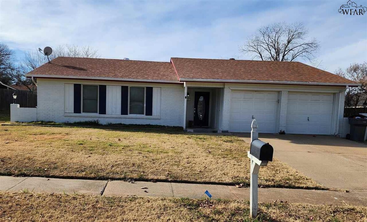 13 Lackland Cir in Wichita Falls, TX - Building Photo