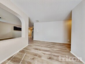 2615 Thunder Gulch in San Antonio, TX - Building Photo - Building Photo