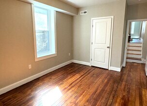 4331 Main St, Unit 2 in Philadelphia, PA - Foto de edificio - Building Photo