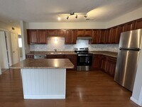908 Wescott Sq, Unit 202