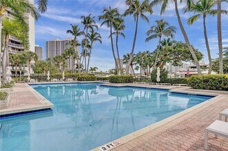 3610 Yacht Club Dr, Unit 208 in Aventura, FL - Building Photo - Building Photo