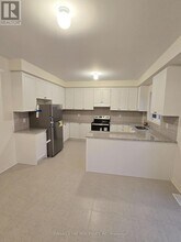 1192 Drinkle Cres in Oshawa, ON - Building Photo - Building Photo