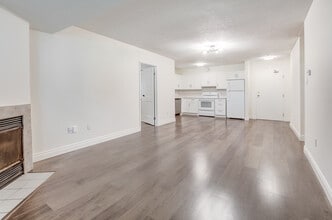 15 Hofstetter Ave in Kitchener, ON - Building Photo - Building Photo