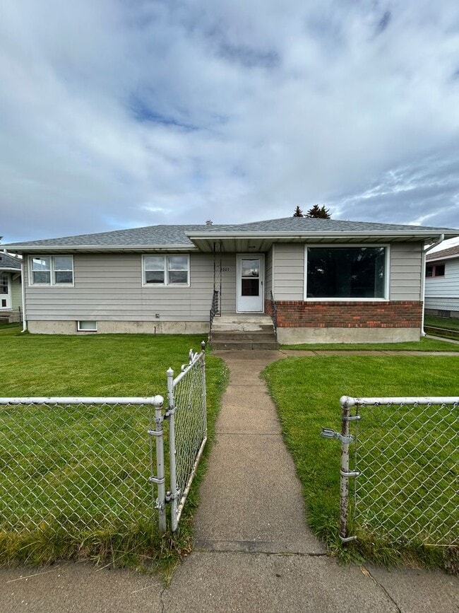 property at 3005 Yale Ave