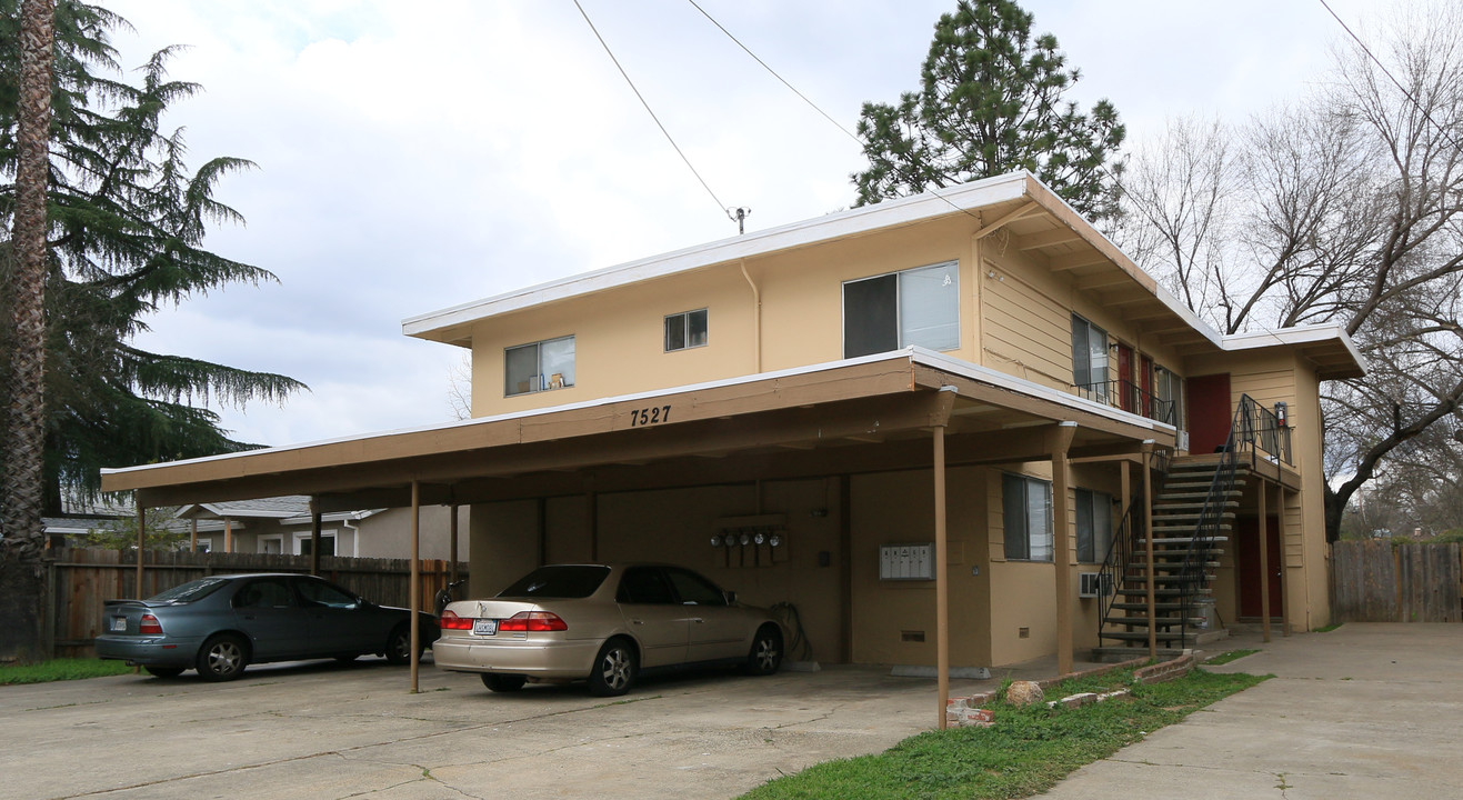 7527 Cook Ave in Citrus Heights, CA - Building Photo