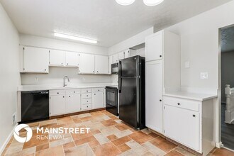 8509 Gainsborough Dr, Unit B201 in Louisville, KY - Foto de edificio - Building Photo