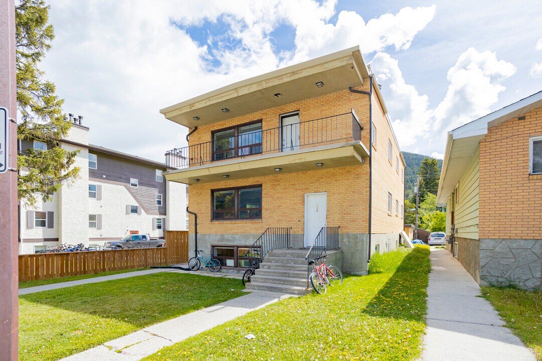 130 Beaver St in Banff, AB - Building Photo